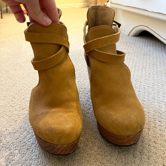 FREE PEOPLE Mustard Leather Platform Clogs Size 36 (6) - Picture 3 of 10